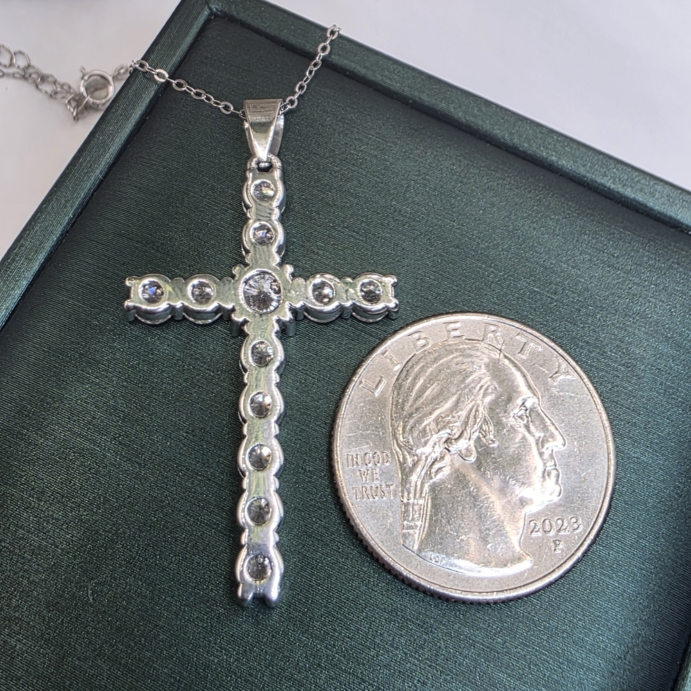 💎 Moissanite Cross Pendant Necklace – 14K White Gold / S925 Chain - Picture 5 of 7